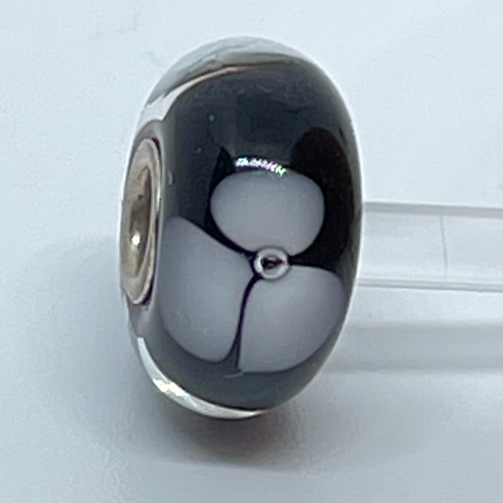 Trollbeads White Flower